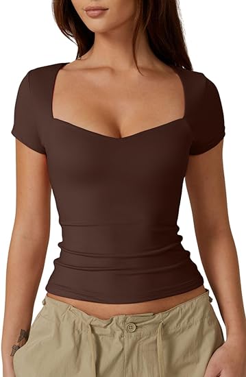 Slim Fit Basic Tee with Sweetheart Neckline and Short Sleeves, a Stylish Crop Top for Women